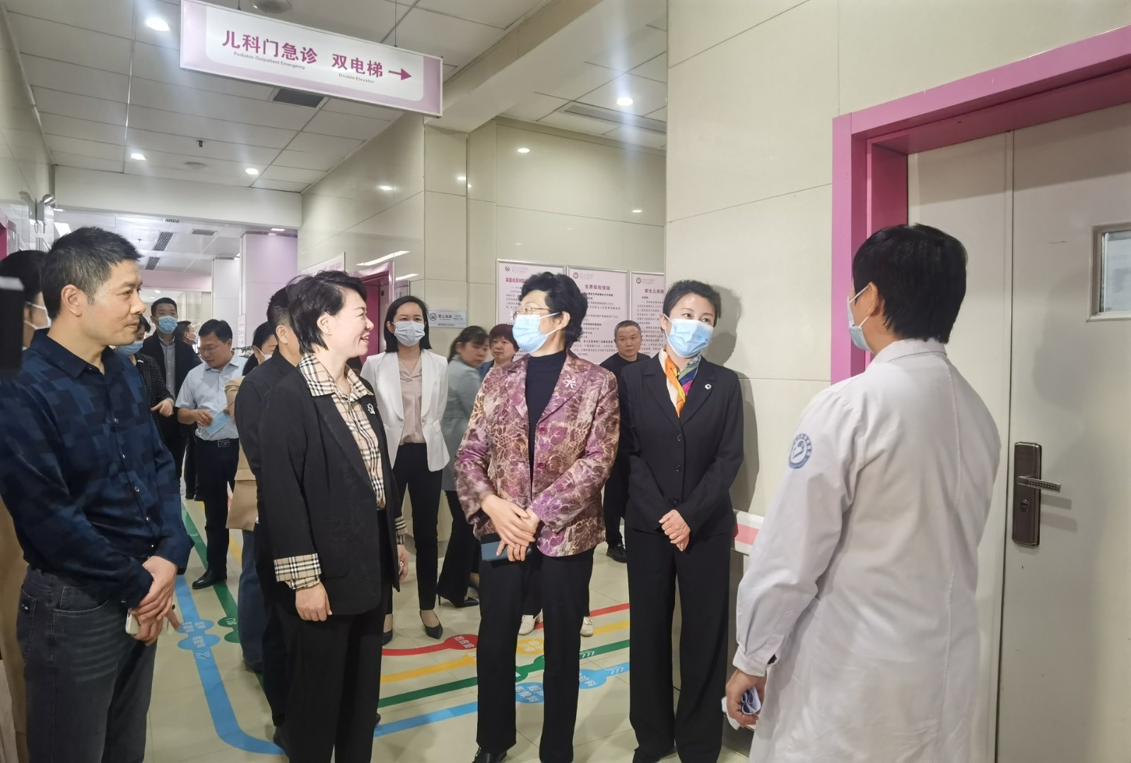 市人大常委会副主任王绍玲一行莅临我院调研宫颈癌免费筛查工作