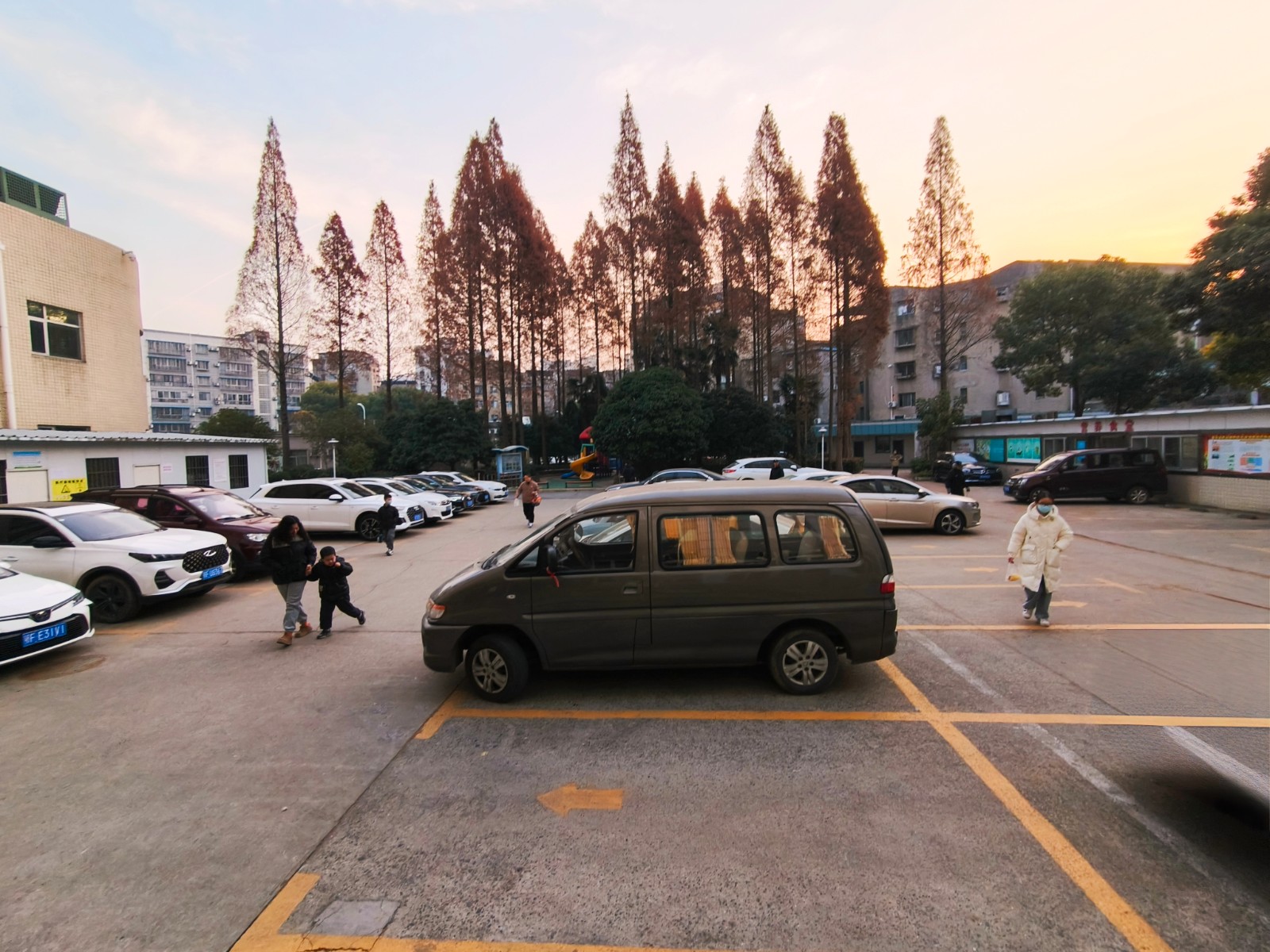 改善就医感受|全院职工车辆限时进入，车位专供就诊患者