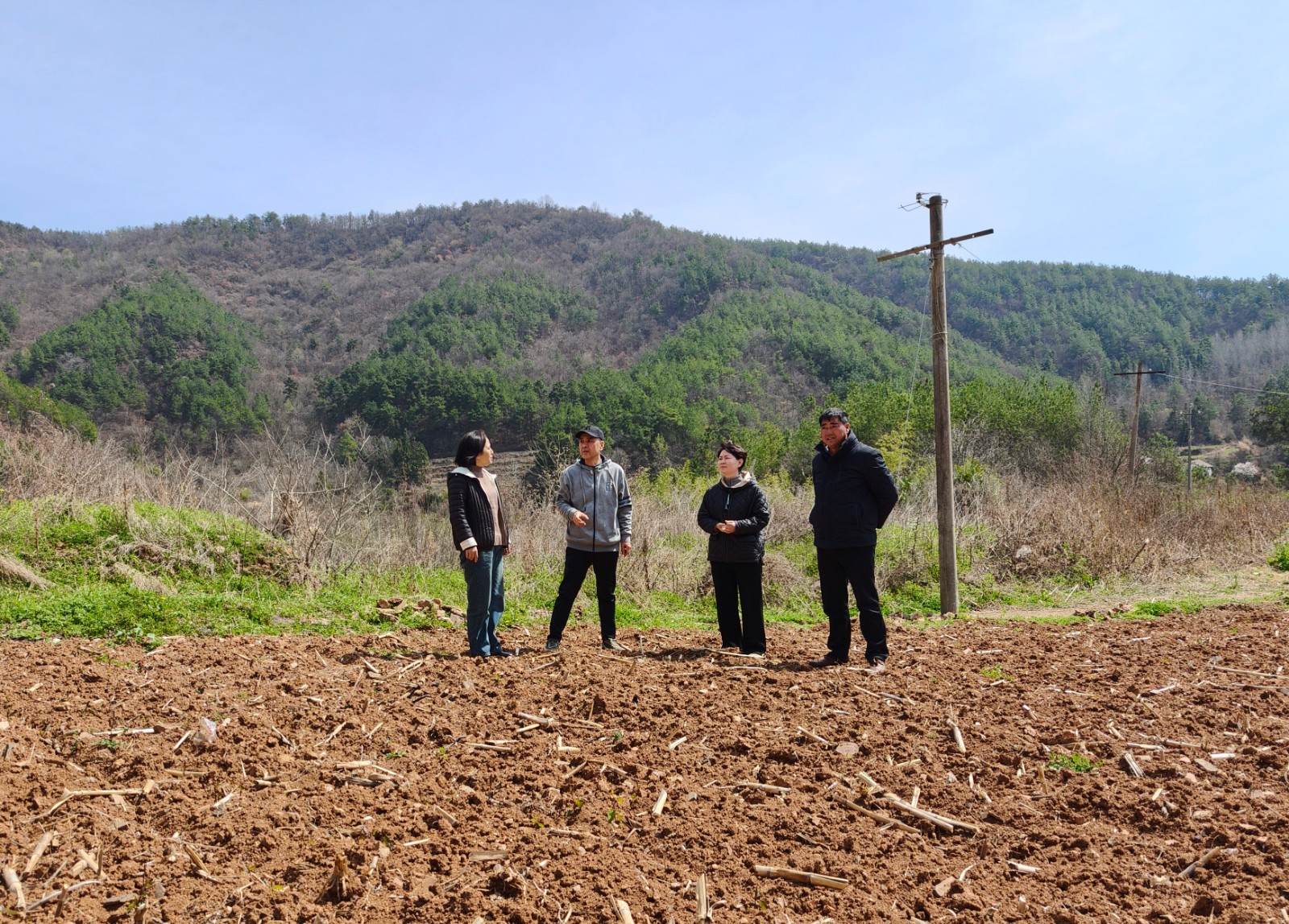市妇幼保健院党委书记张波赴南漳县松树沟村开展乡村振兴工作调研