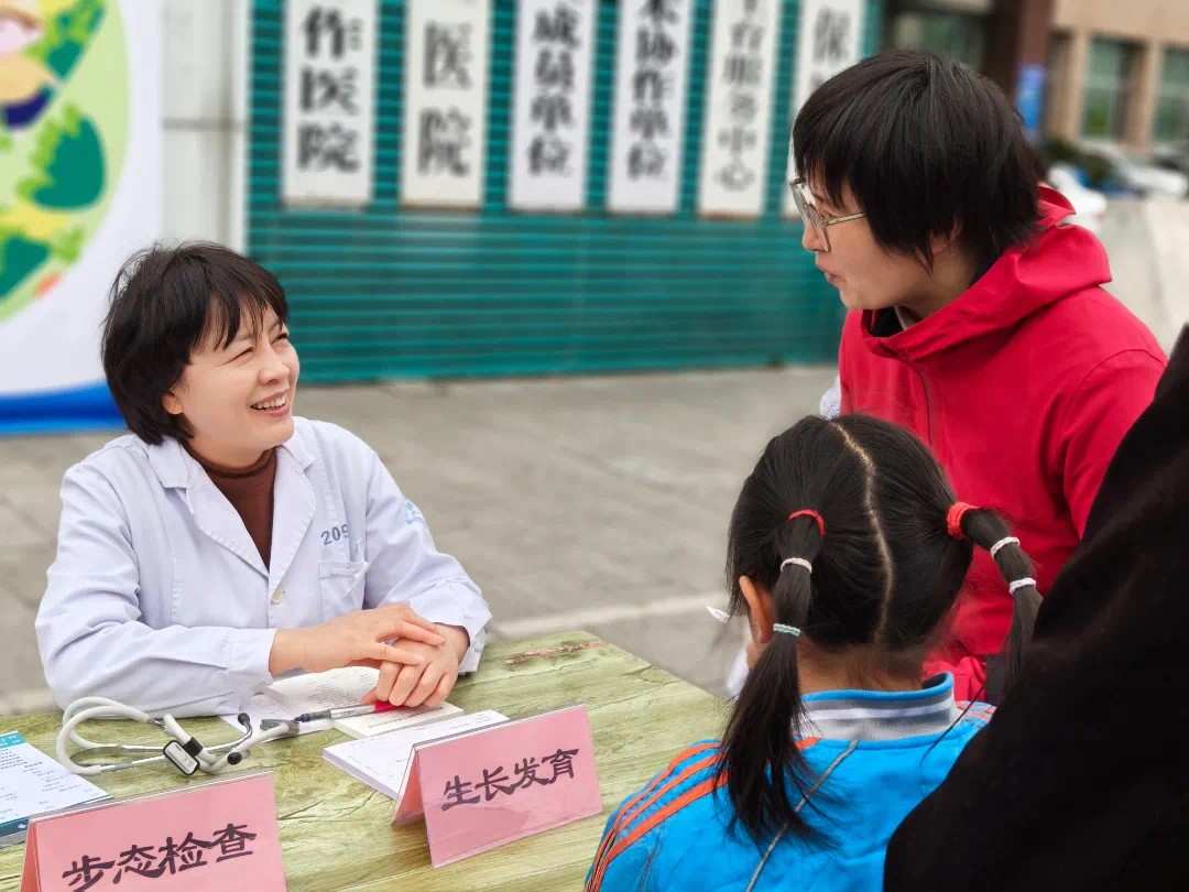 市妇幼保健院开展公益义诊活动，传递健康与关爱