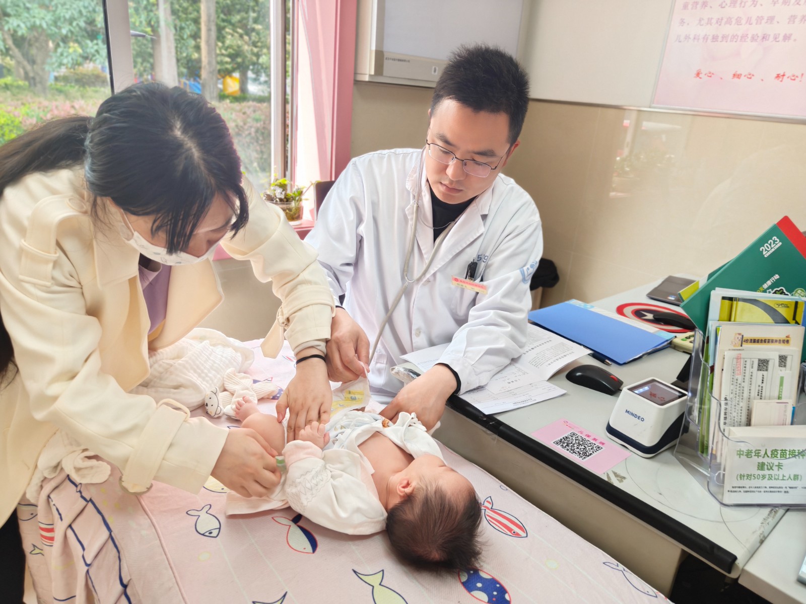 “程爸爸”的温柔守护，为婴幼儿撑起健康成长的天空