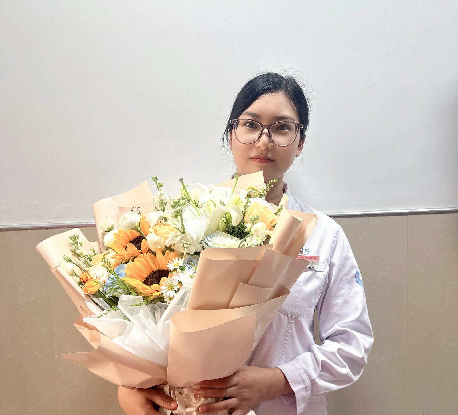 医院康复师在教师节收到了鲜花    ——来自襄阳市妇幼保健院的暖心故事   
